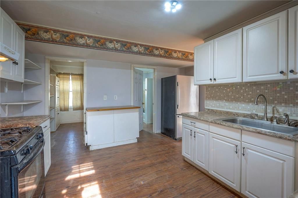 424 E 2nd Street — photo 16