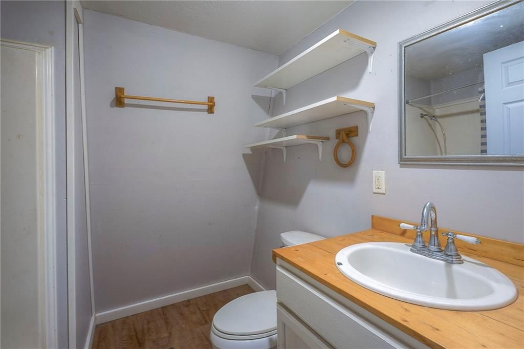 424 E 2nd Street — photo 25