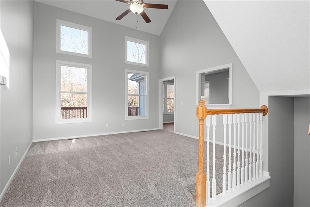 807 Redbud Drive — photo 2