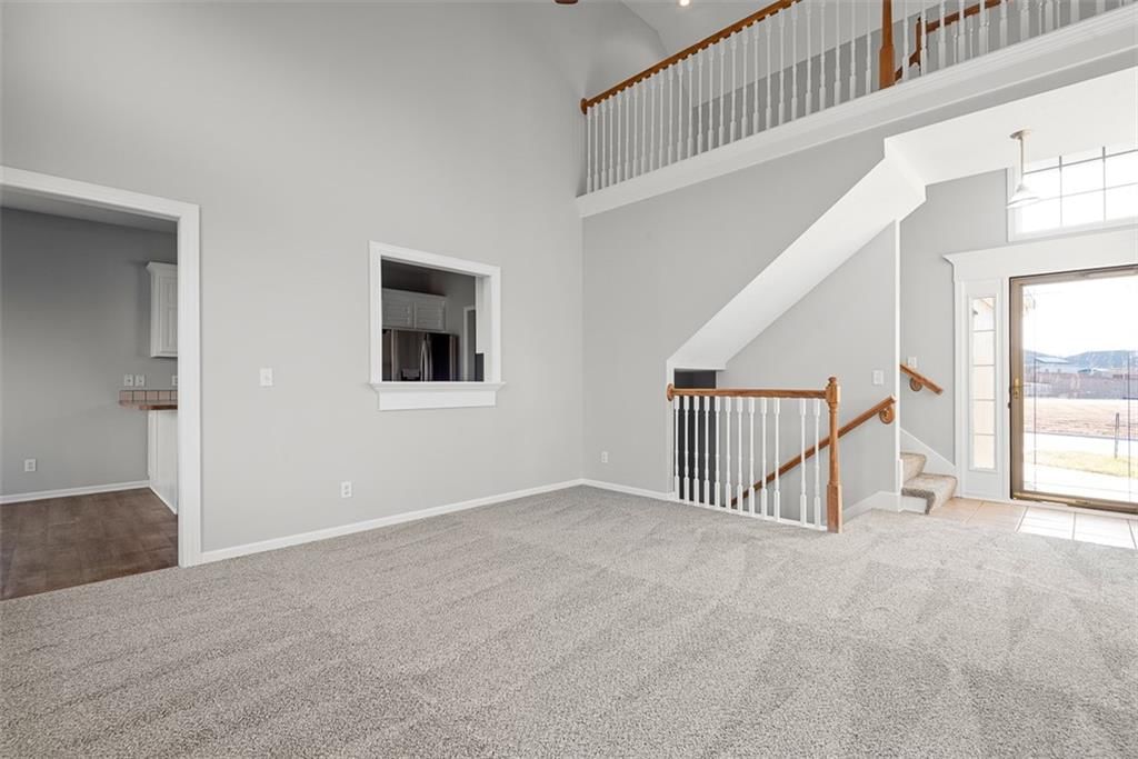 807 Redbud Drive — photo 3