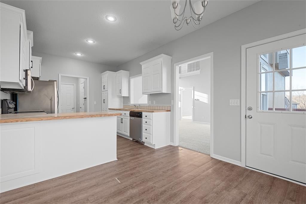 807 Redbud Drive — photo 6
