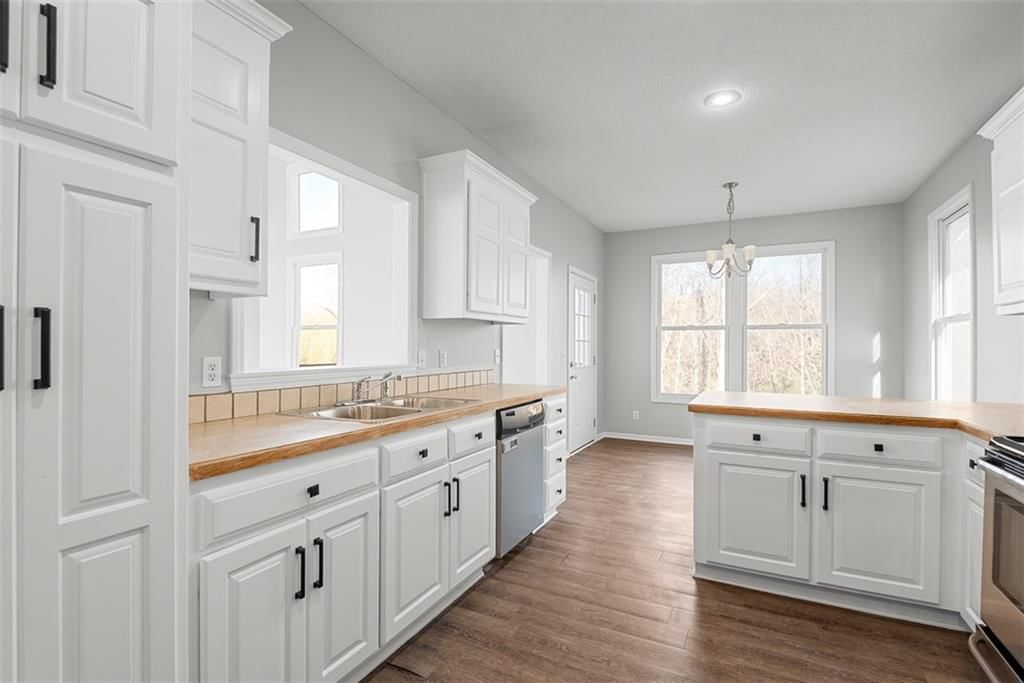 807 Redbud Drive — photo 10