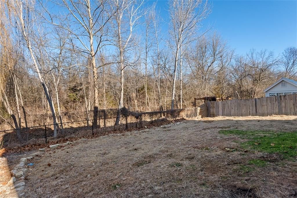 807 Redbud Drive — photo 29