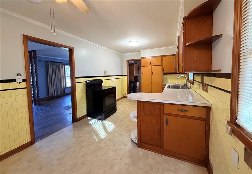 102 E Mckay Street — photo 8