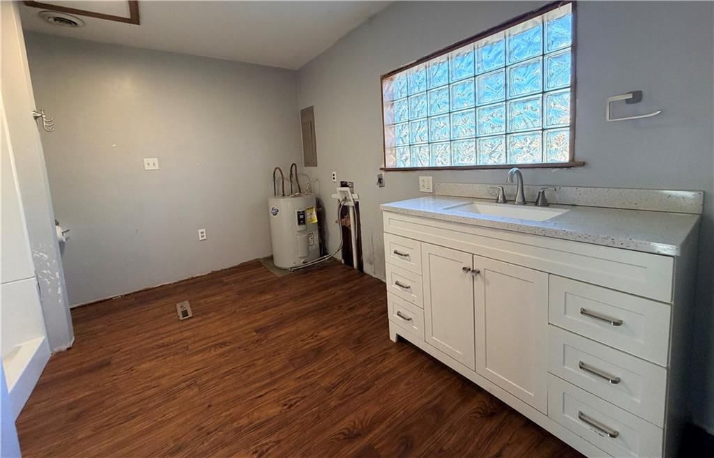 102 E Mckay Street — photo 11