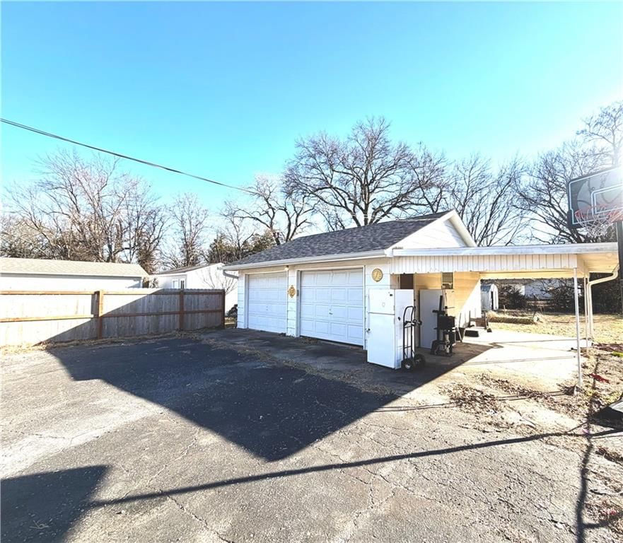 102 E Mckay Street — photo 21