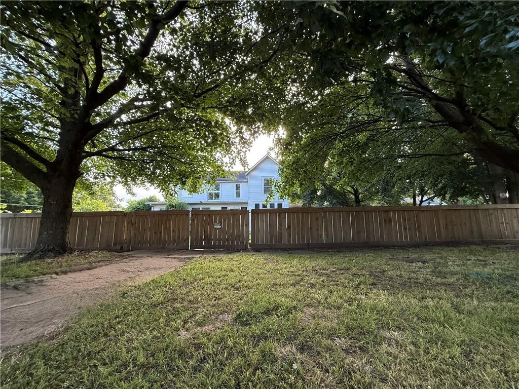 523 Indiana Street — photo 37