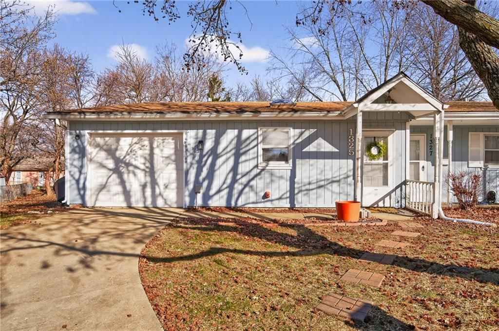 1325 N Harvey Drive, Olathe, KS