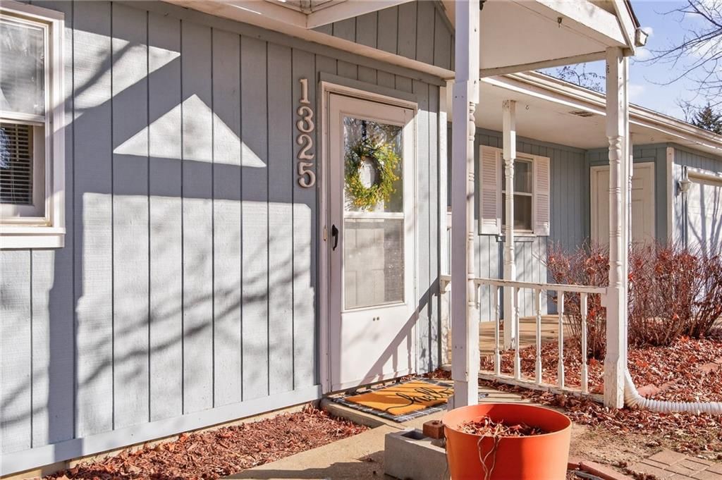1325 N Harvey Drive — photo 3