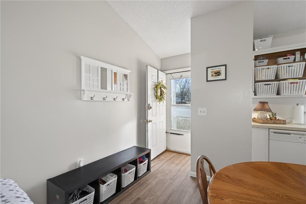 1325 N Harvey Drive — photo 4