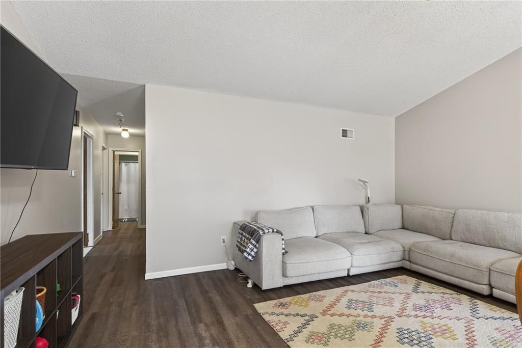 1325 N Harvey Drive — photo 6