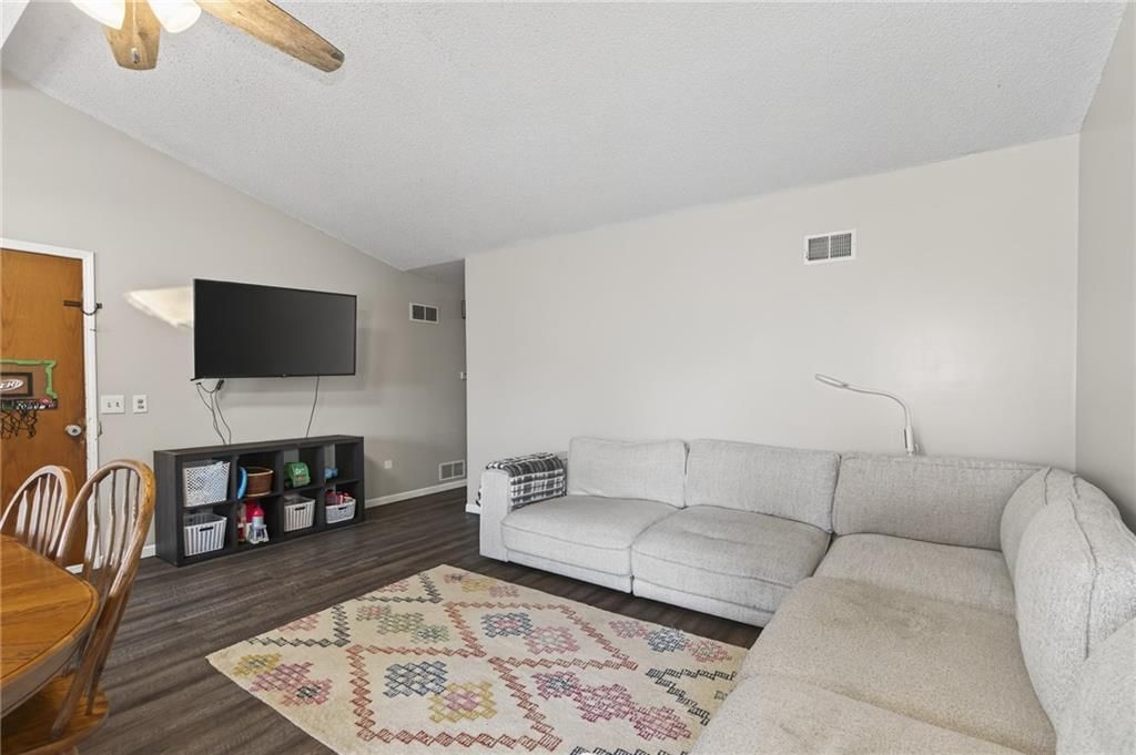 1325 N Harvey Drive — photo 8