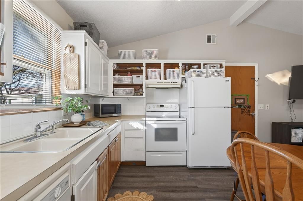 1325 N Harvey Drive — photo 9