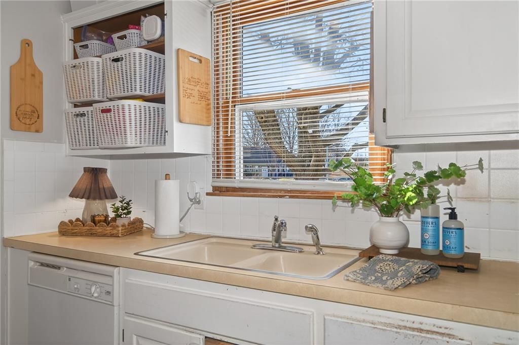 1325 N Harvey Drive — photo 11
