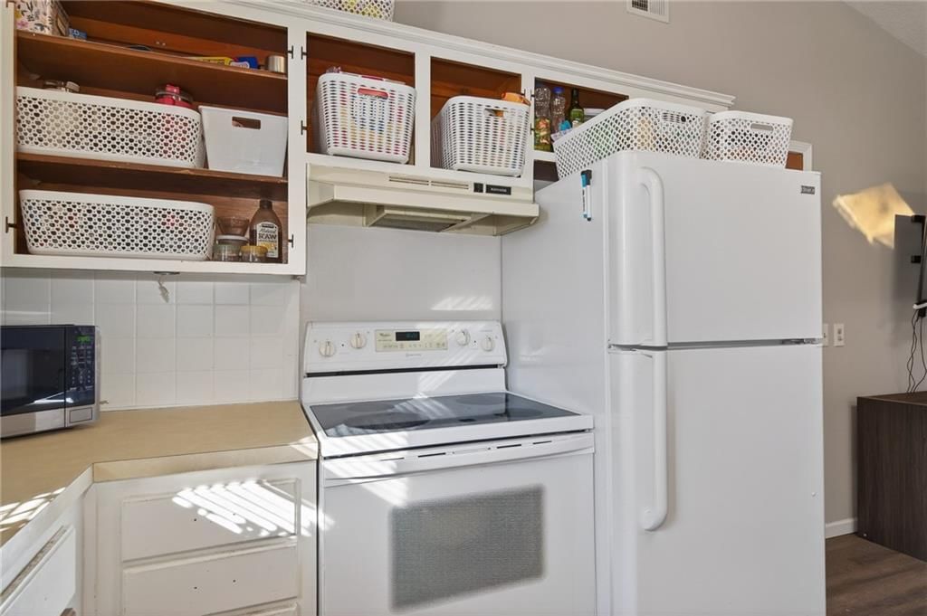 1325 N Harvey Drive — photo 12