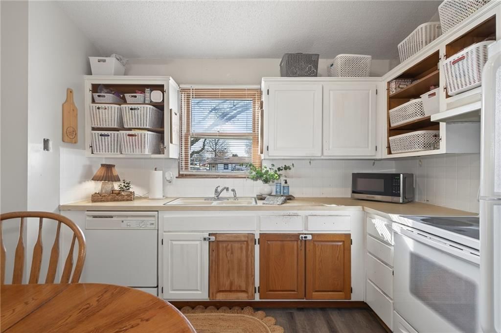1325 N Harvey Drive — photo 13