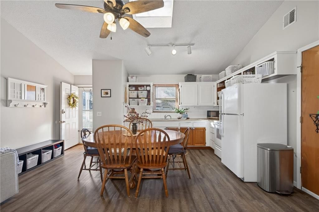 1325 N Harvey Drive — photo 16