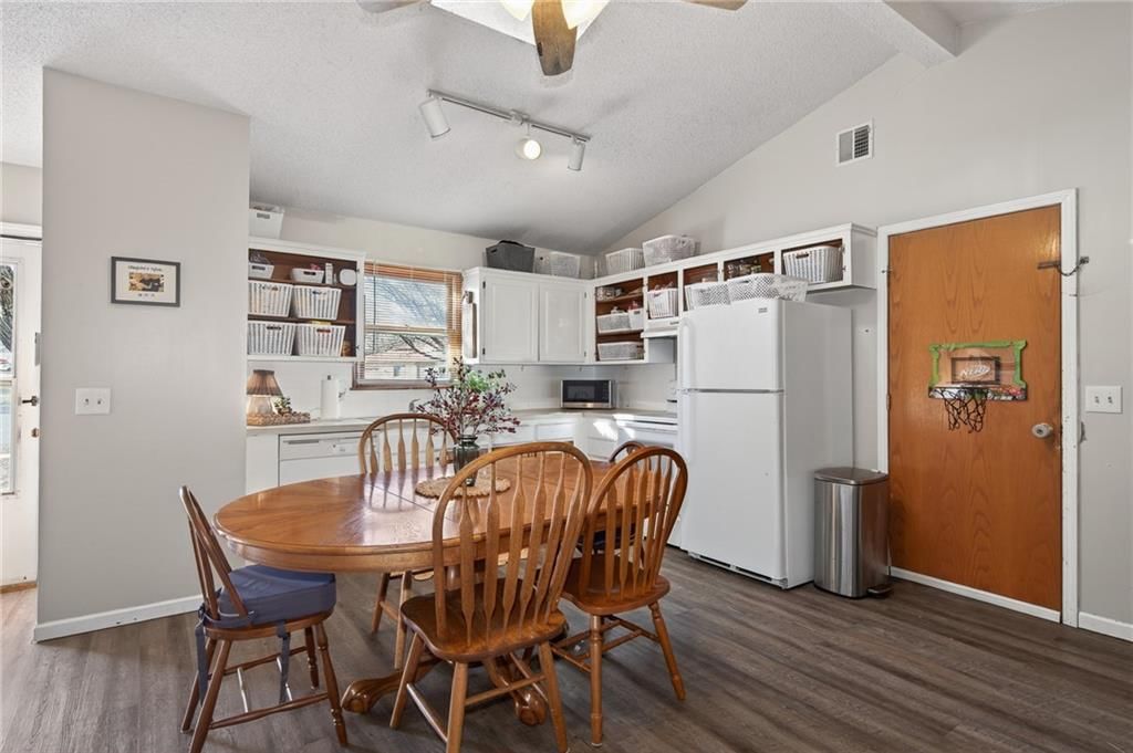 1325 N Harvey Drive — photo 17