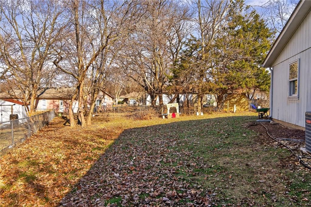 1325 N Harvey Drive — photo 40
