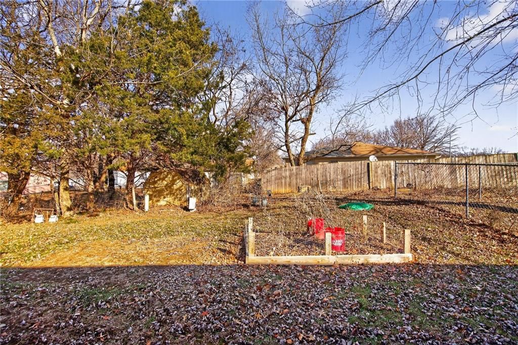 1325 N Harvey Drive — photo 42