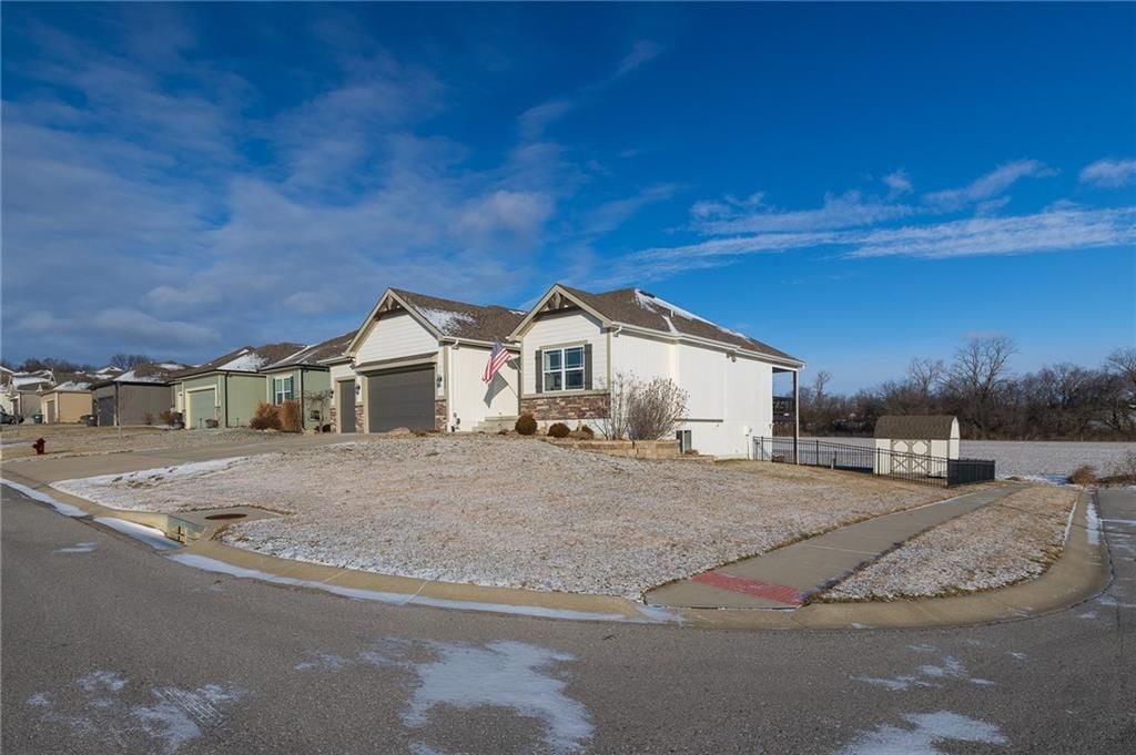 1300 NW Crestwood Drive — photo 3