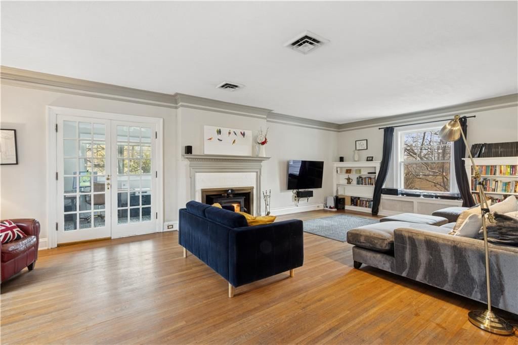 401 W 57 Terrace — photo 3