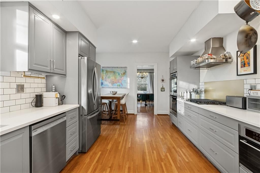 401 W 57 Terrace — photo 10
