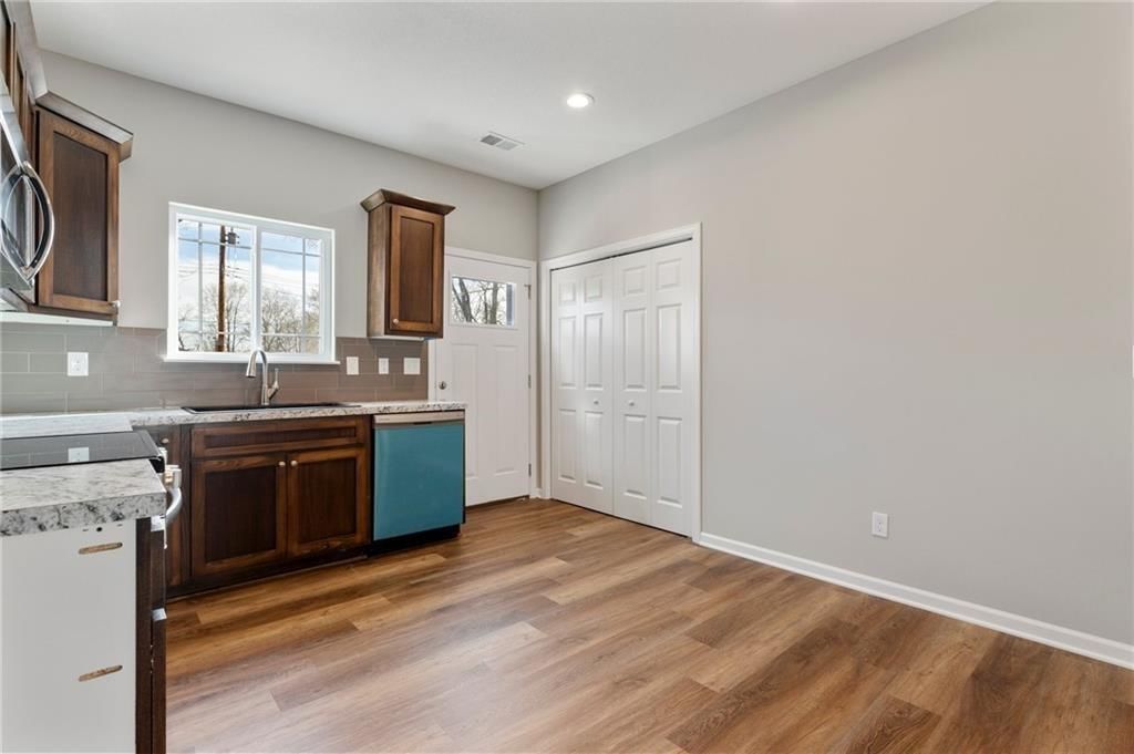 612 E 6th Street — photo 10