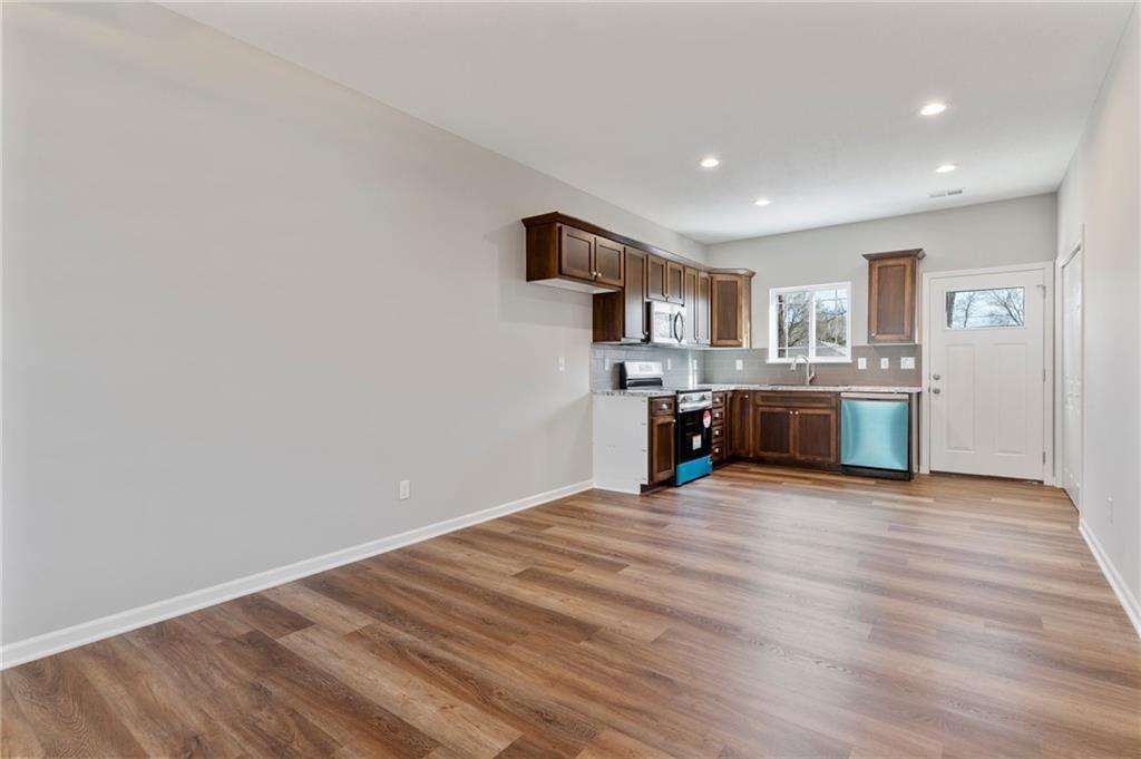 612 E 6th Street — photo 12