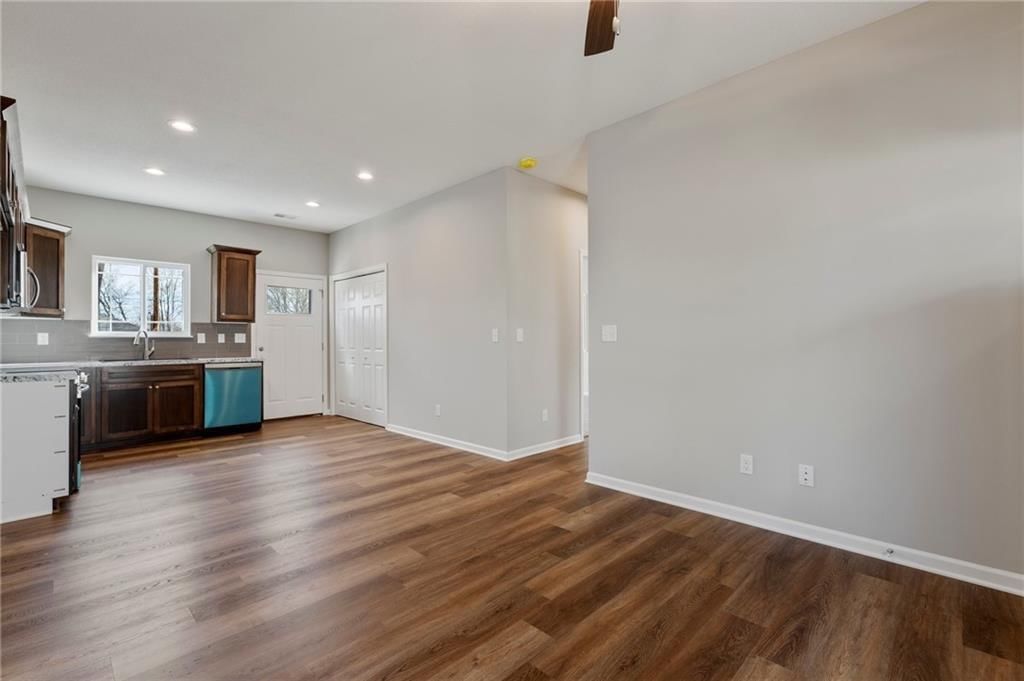 612 E 6th Street — photo 13