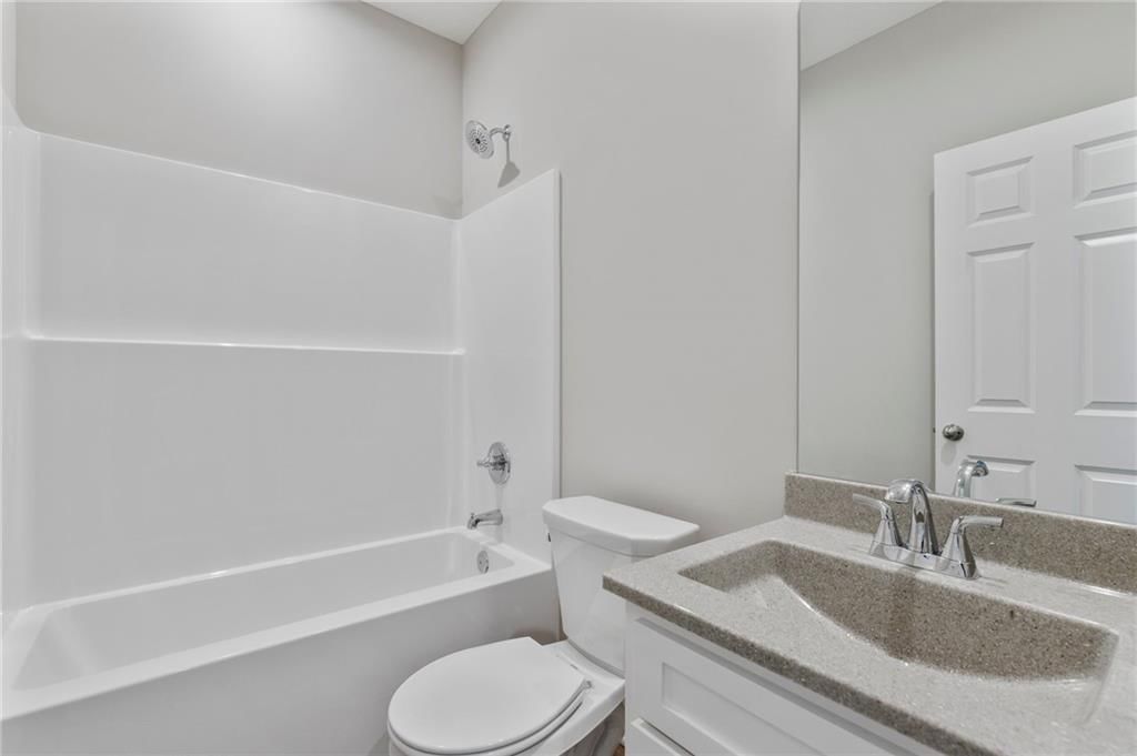 612 E 6th Street — photo 16