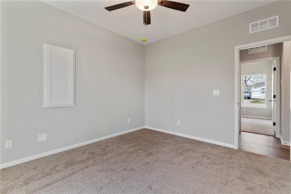 612 E 6th Street — photo 19