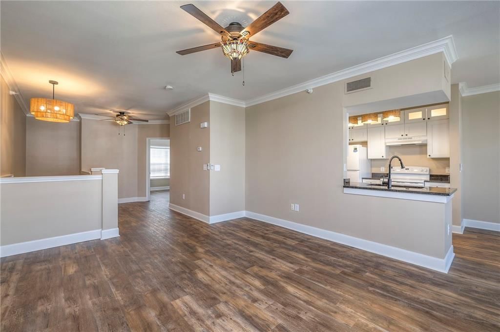 11614 Tomahawk Creek Parkway — photo 9