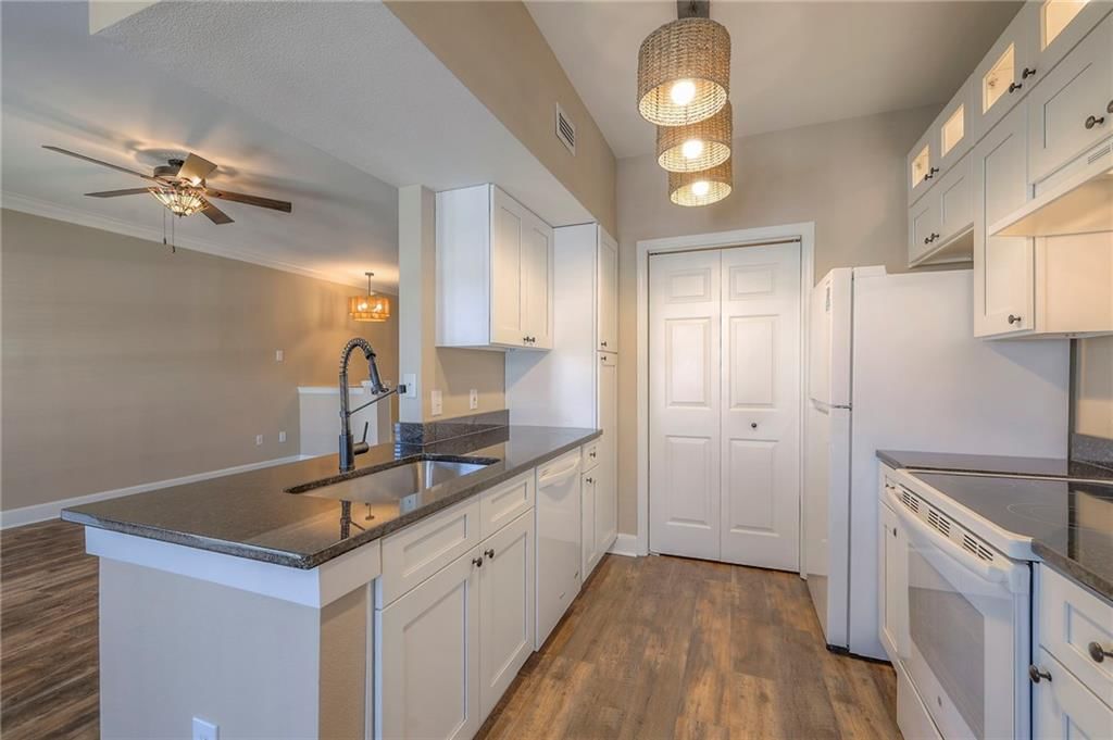 11614 Tomahawk Creek Parkway — photo 16