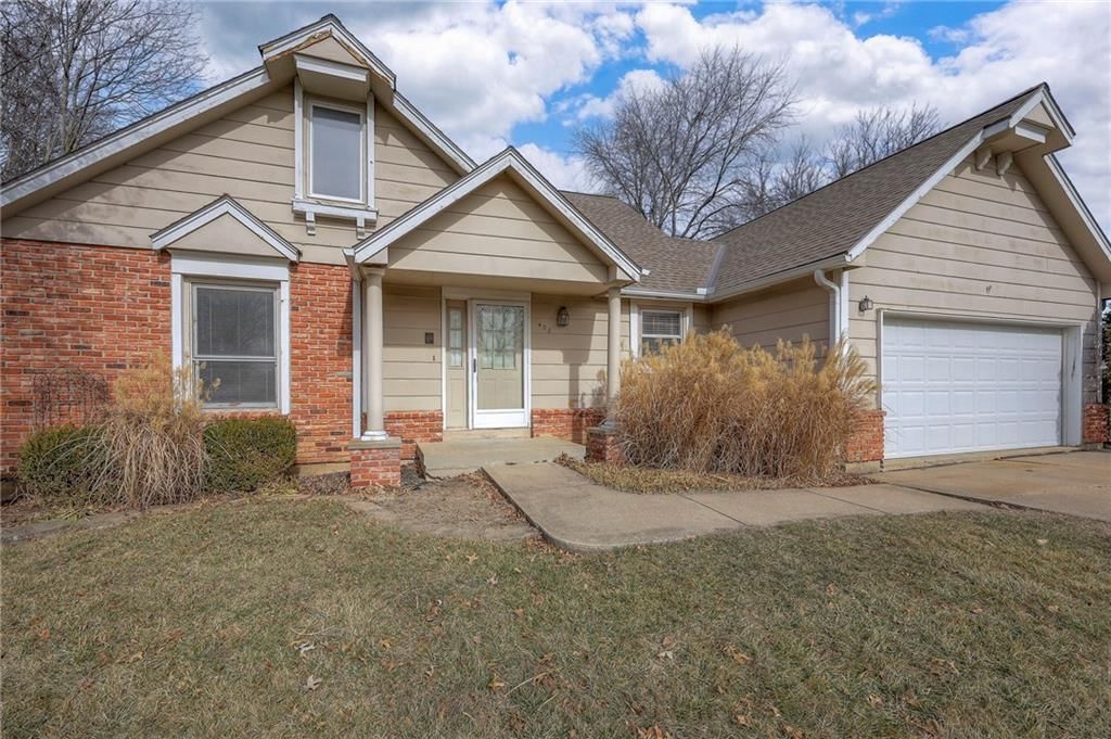 408 NE Deerfield Court — photo 3