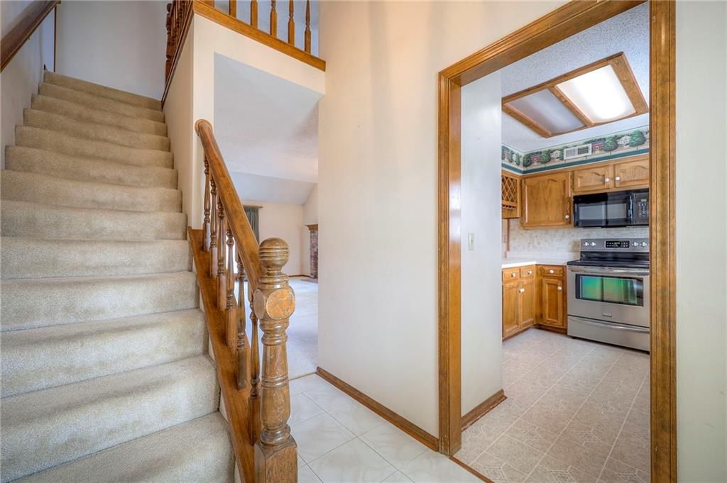 408 NE Deerfield Court — photo 4