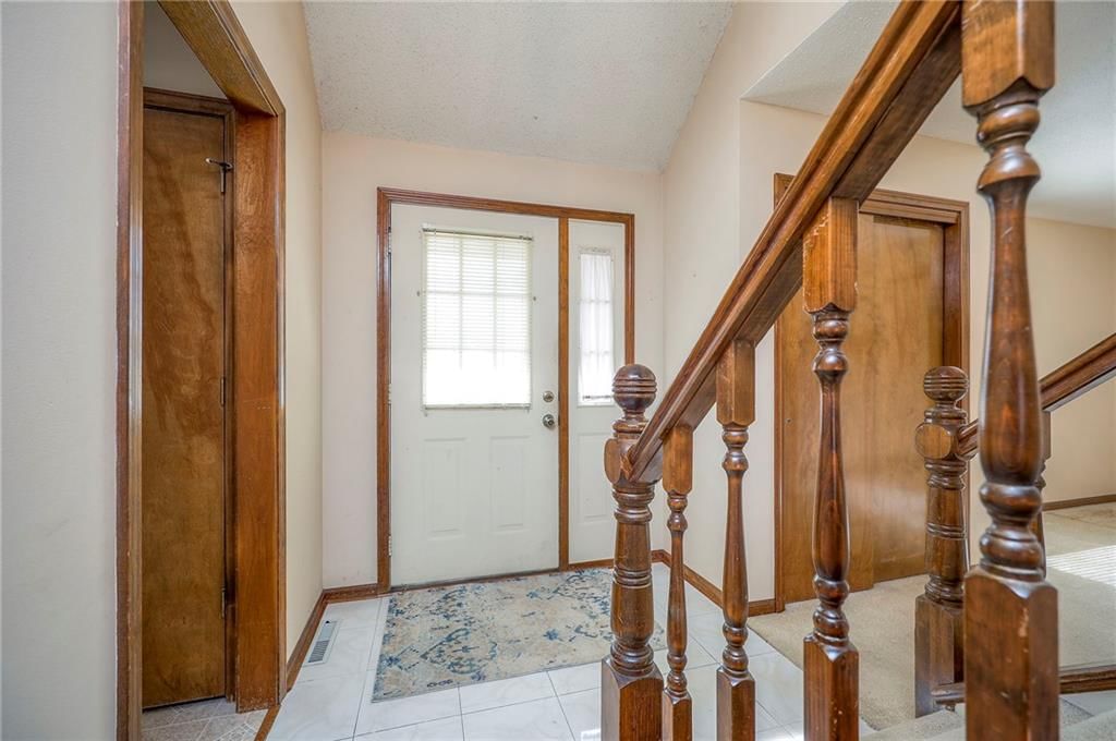 408 NE Deerfield Court — photo 9