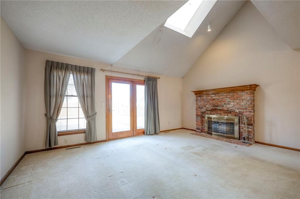 408 NE Deerfield Court — photo 11