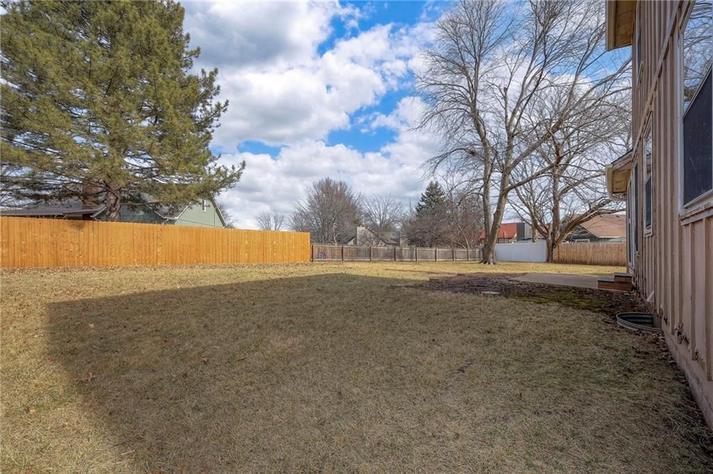 408 NE Deerfield Court — photo 34