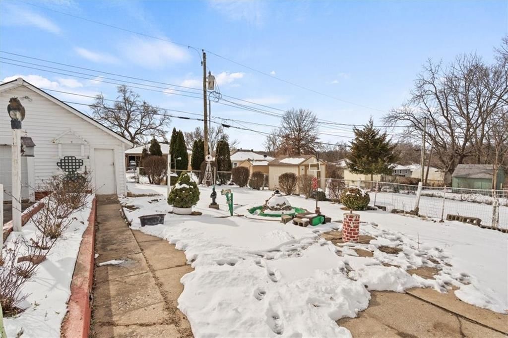 5 E Brown Street — photo 27