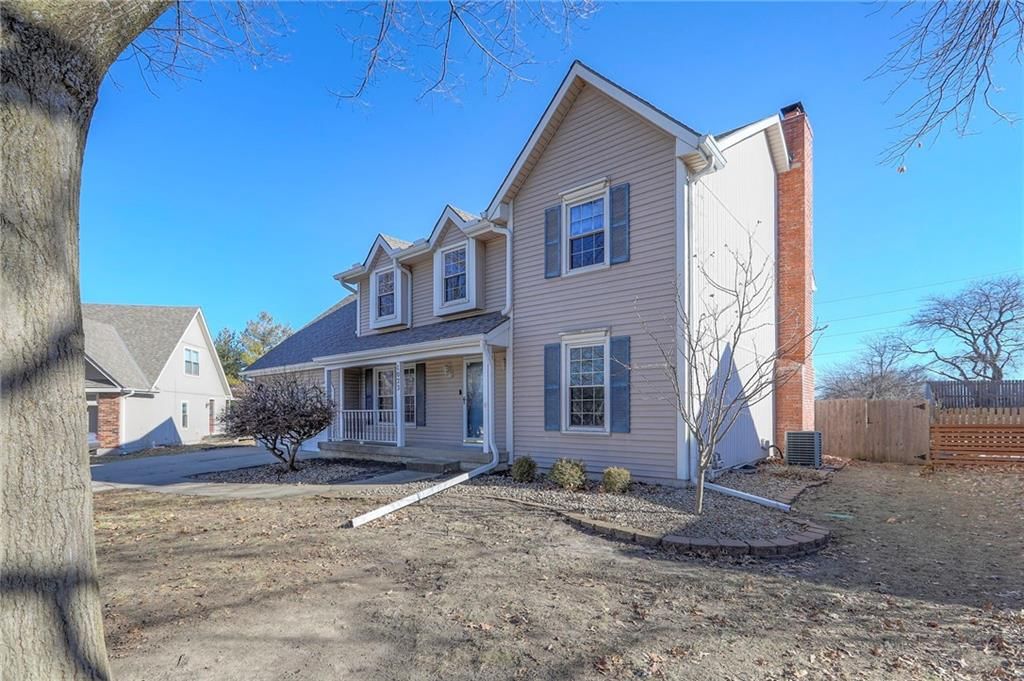 1023 SE Timbercreek Lane — photo 2