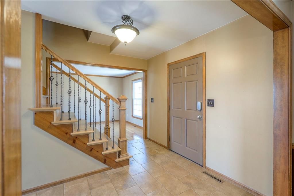 1023 SE Timbercreek Lane — photo 5