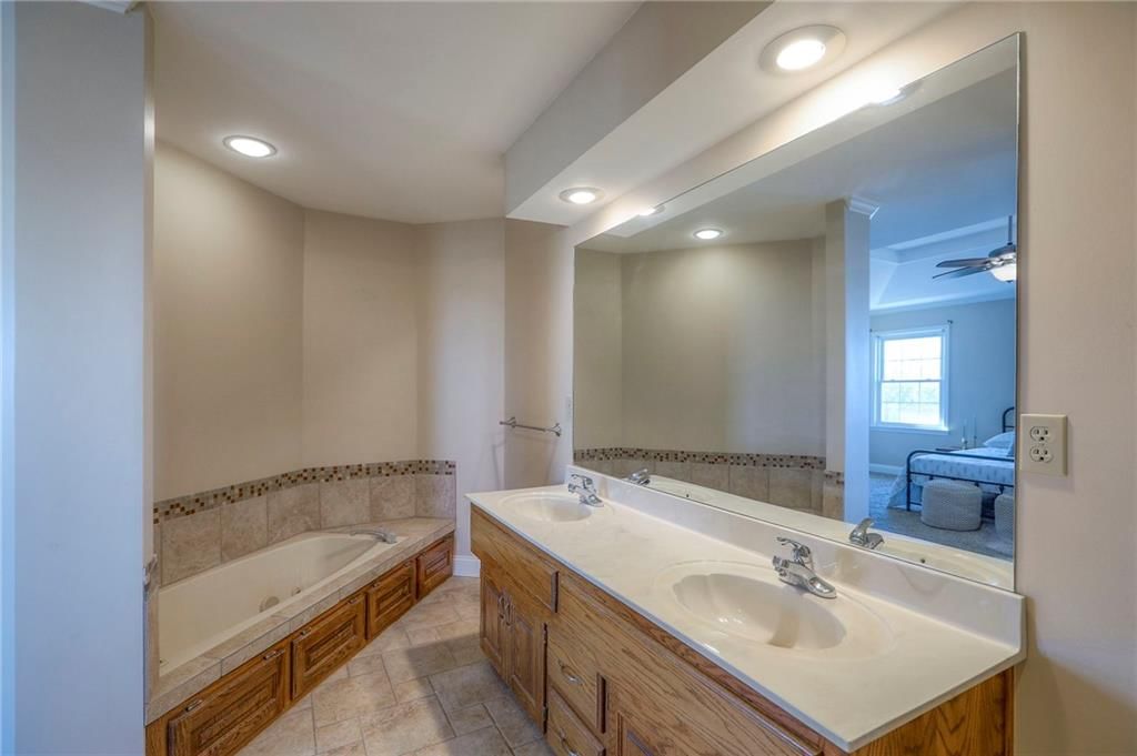 1023 SE Timbercreek Lane — photo 37
