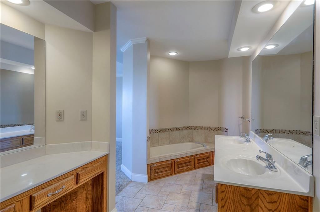 1023 SE Timbercreek Lane — photo 38