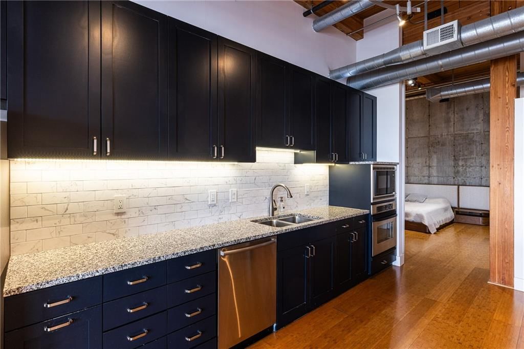 210 W 5TH Street — photo 5