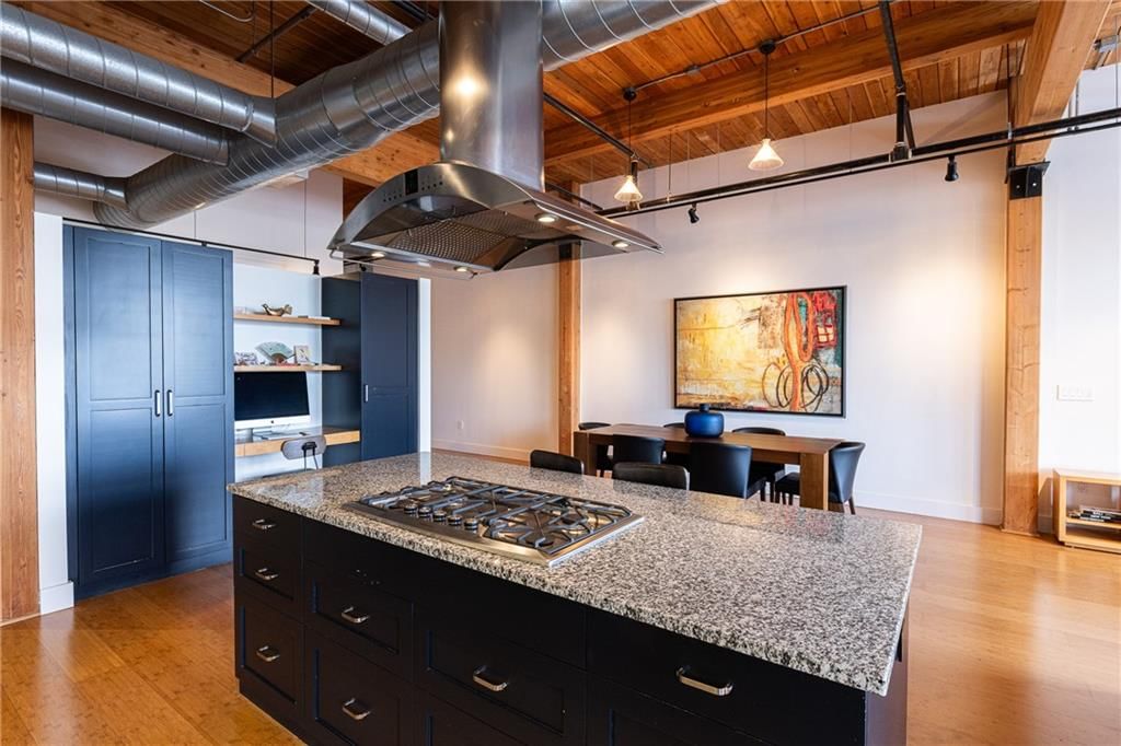210 W 5TH Street — photo 6