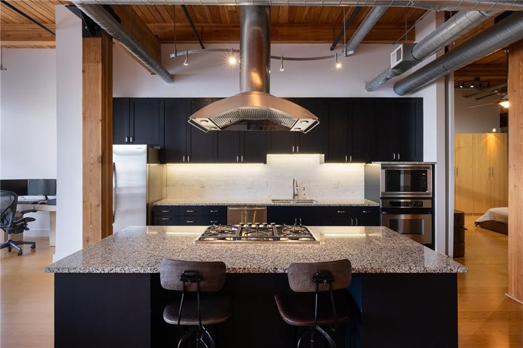 210 W 5TH Street — photo 7