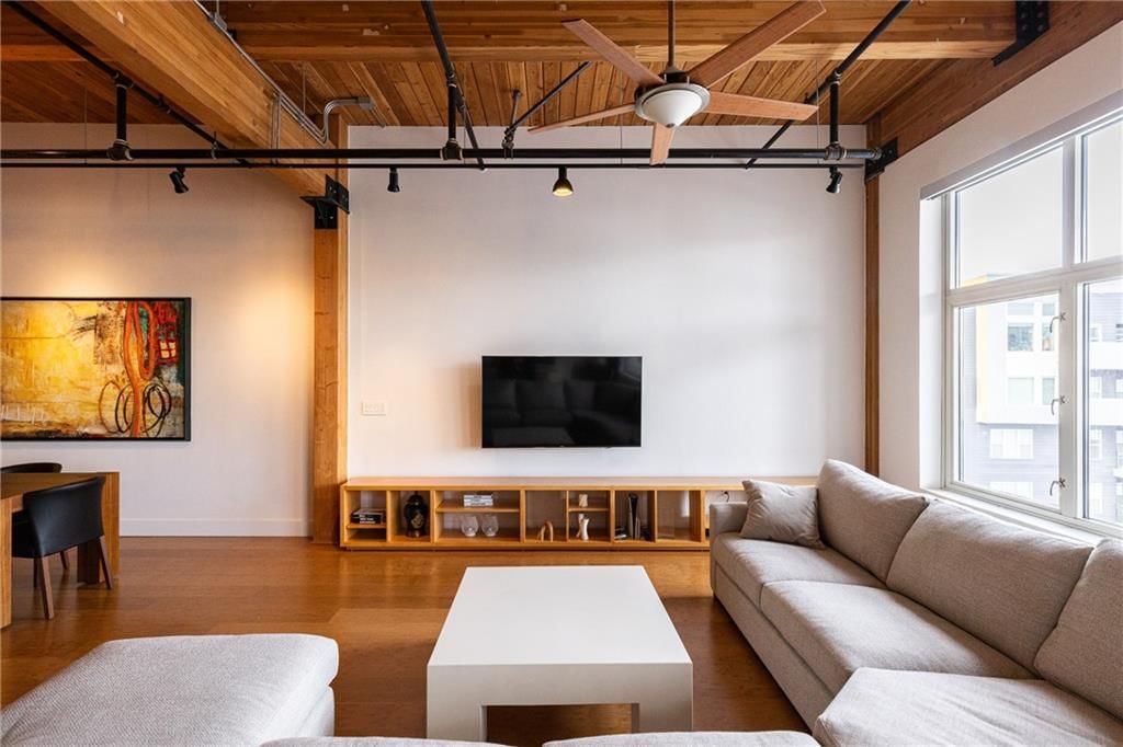 210 W 5TH Street — photo 10