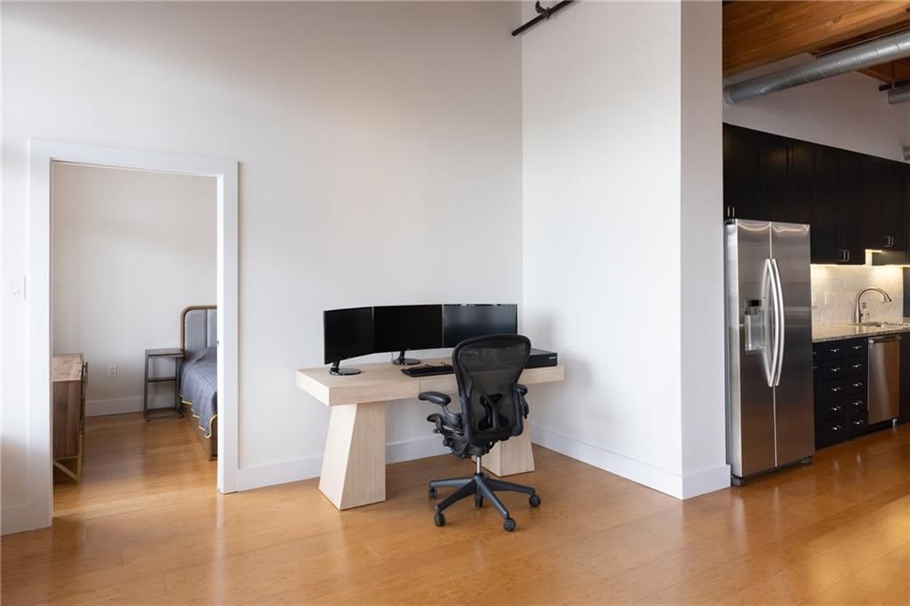 210 W 5TH Street — photo 11