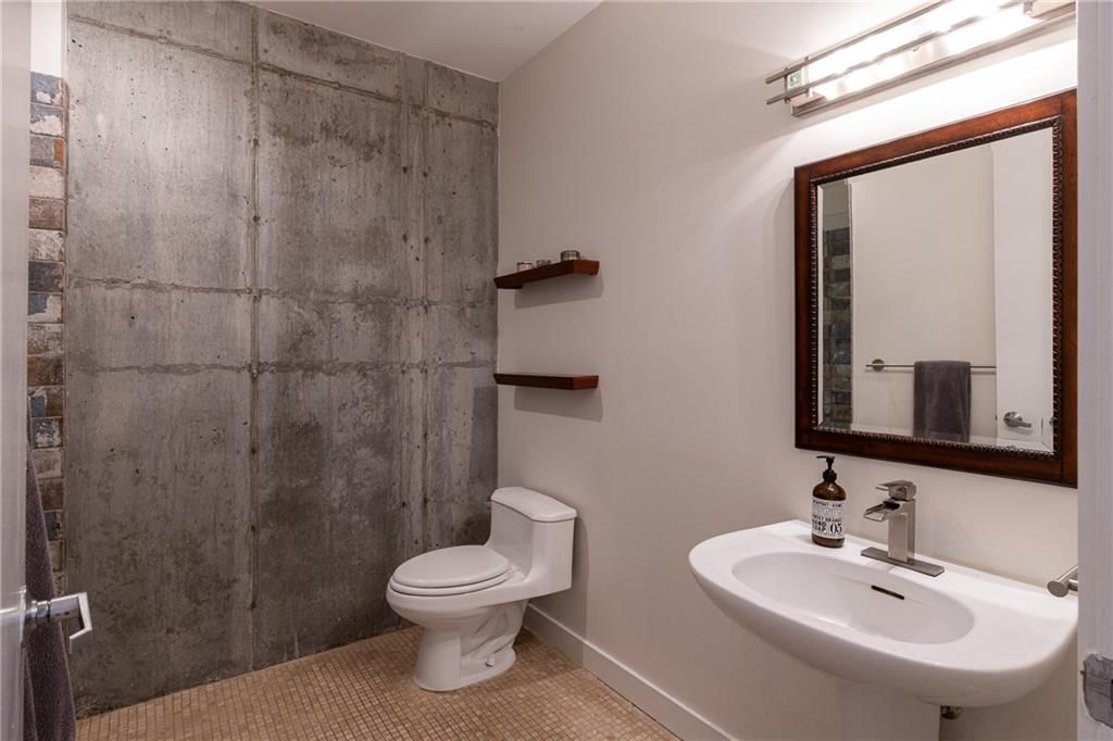210 W 5TH Street — photo 15